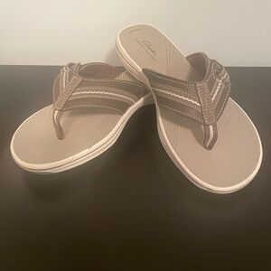 Clarks flip flops Cloudsteppers cushionsoft